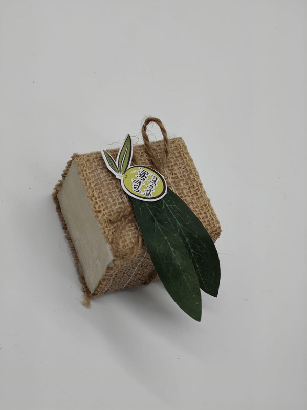 صابون زيت الزيتون الطبيعي المغلف بالخيش – لمسة من تراث فلسطين