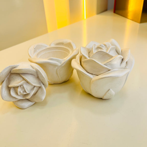 مضيفة كونكريت على شكل وردة