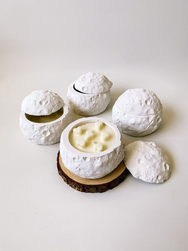 تحفة كونكريت على شكل قمر