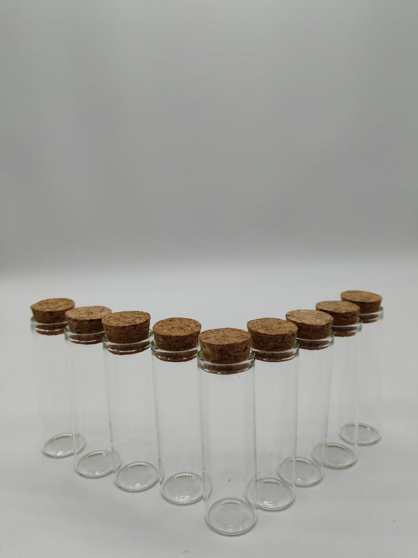 قارورة زجاجية صغيرة بغطاء فلين